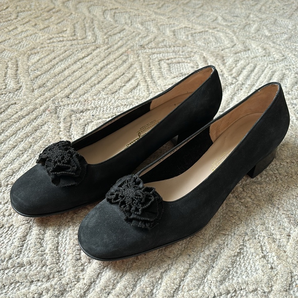 Ferragamo Suede Ruffle Pump - Picture 9 of 11